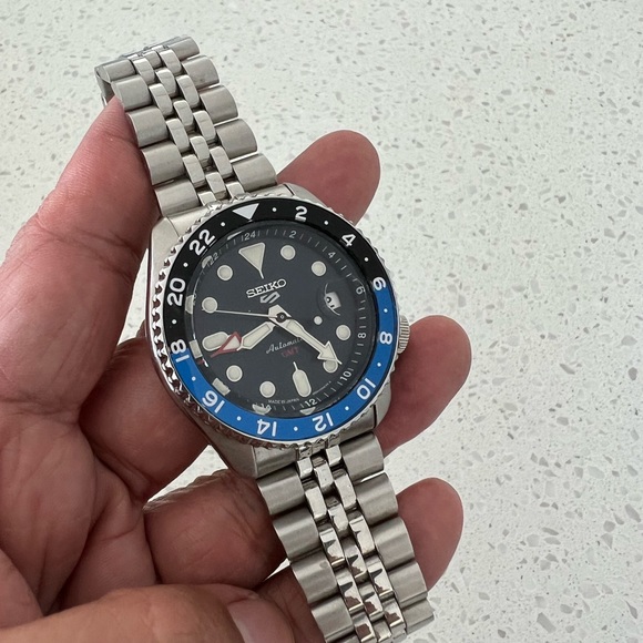 Seiko 5 GMT SSK003 - Picture 2 of 7